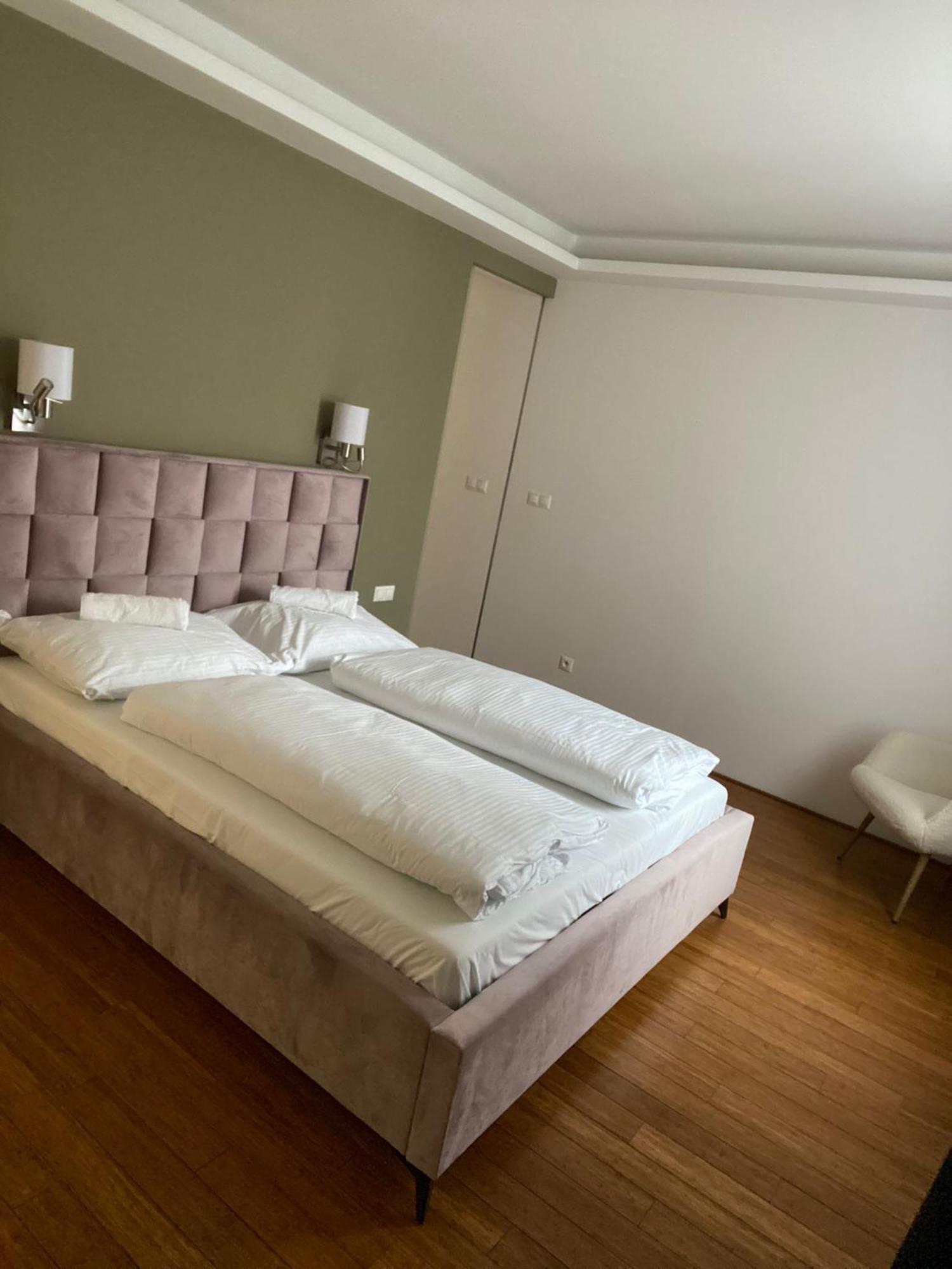Old Town Apartment *